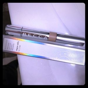 Becca Light Shifter Brightening Concealer